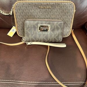 NWT Michael Kors Jet set crossbody & wallet